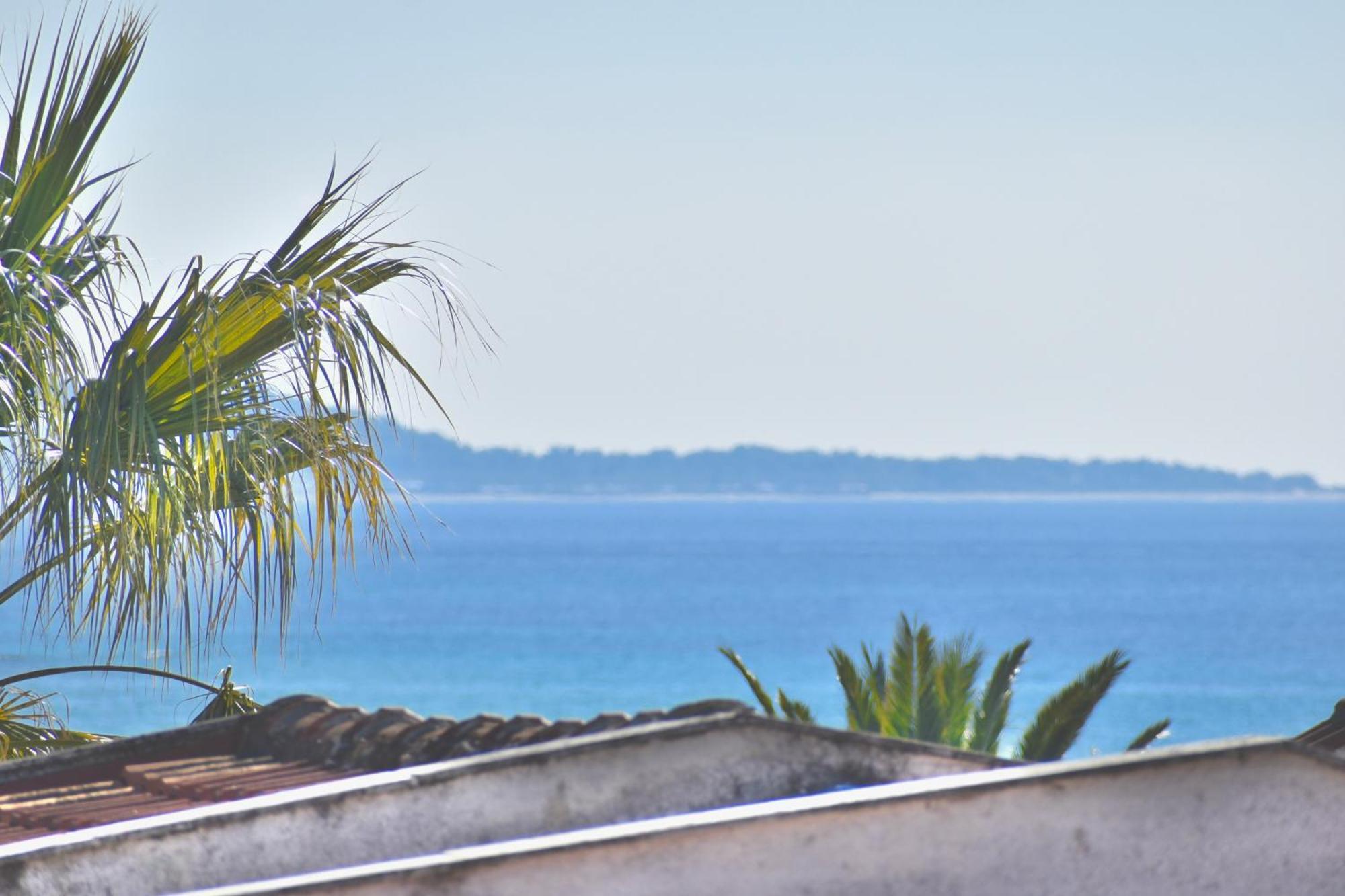 Varonos Summer Residences *